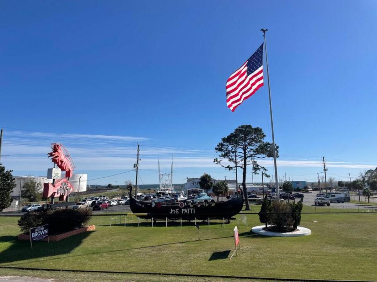 Walk To Downtown Seafood Market Bay Views Pensacola Exterior photo
