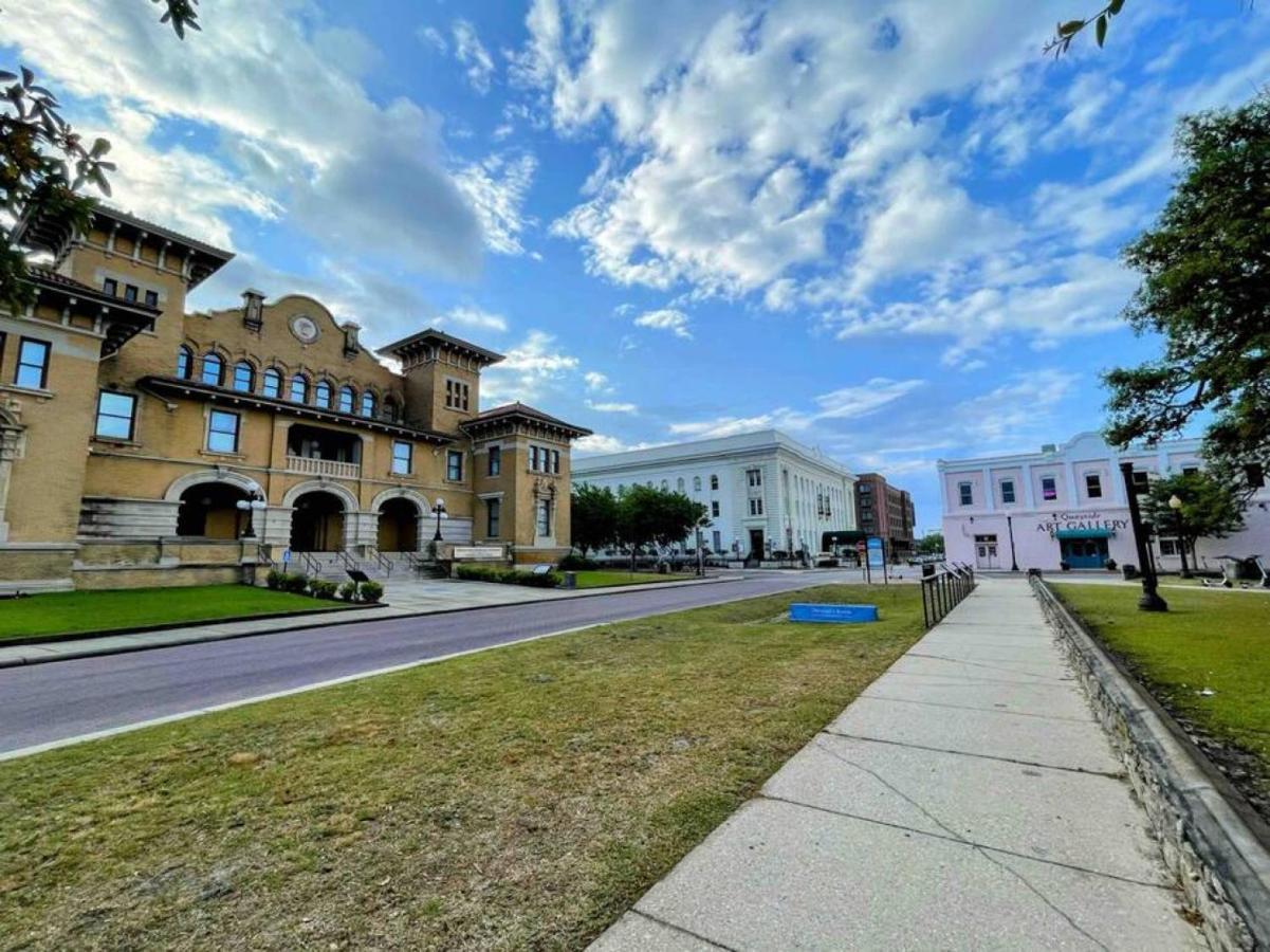 Walk To Downtown Seafood Market Bay Views Pensacola Exterior photo
