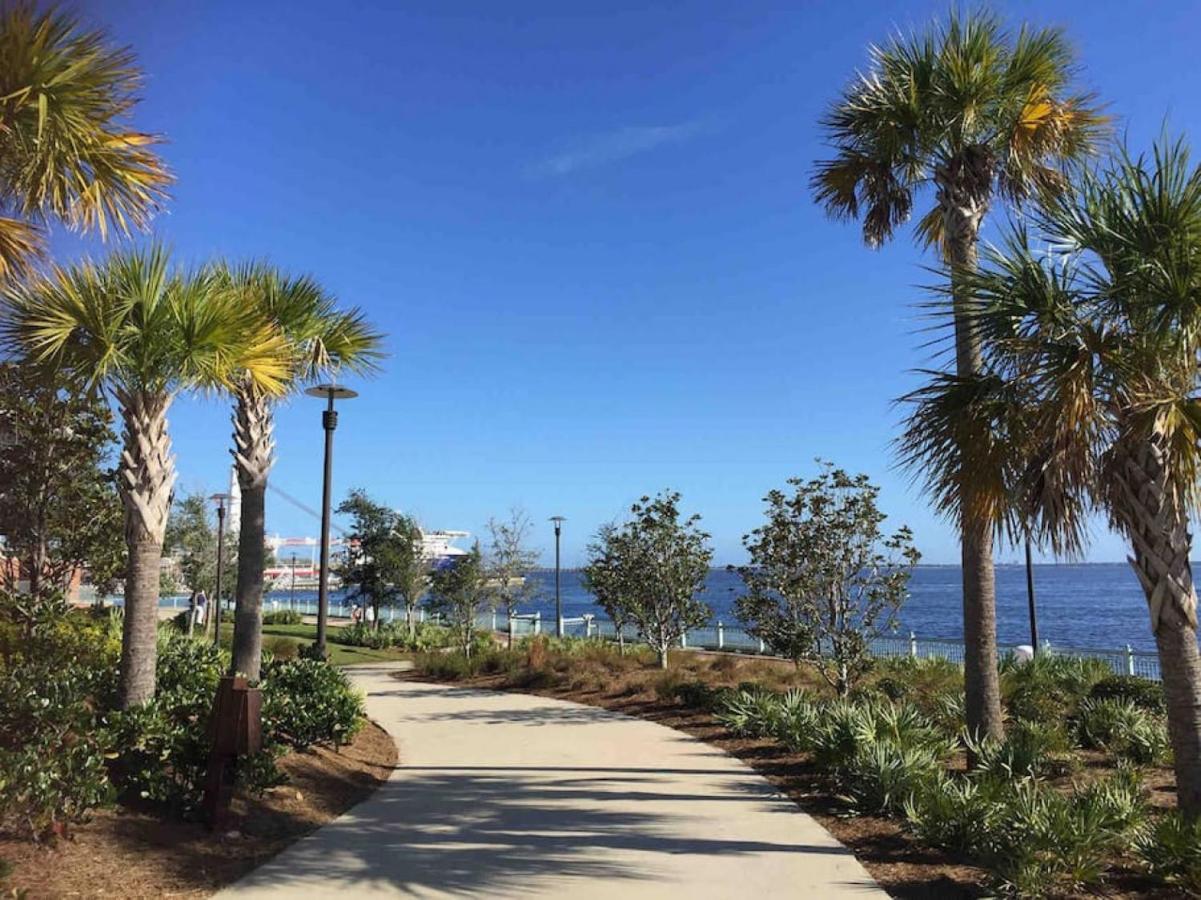 Walk To Downtown Seafood Market Bay Views Pensacola Exterior photo