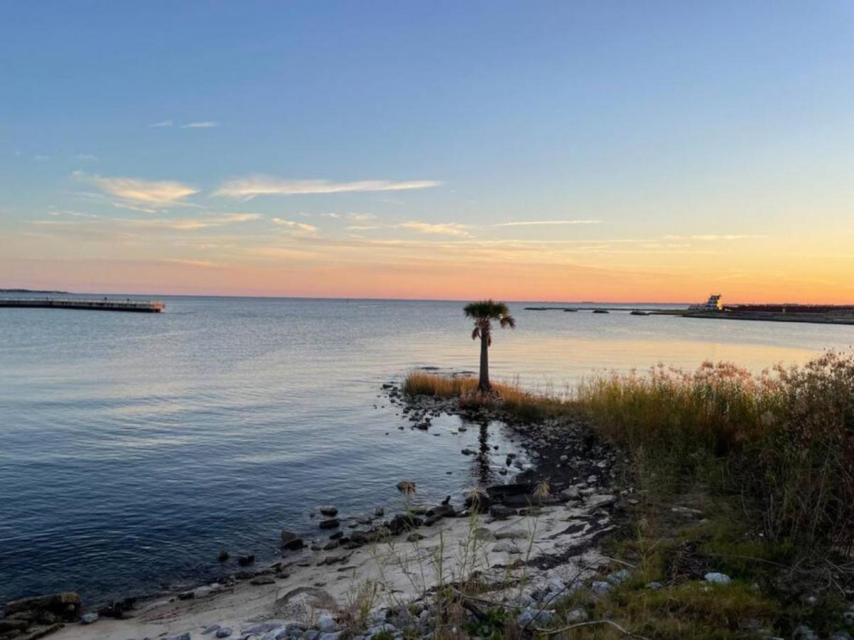 Walk To Downtown Seafood Market Bay Views Pensacola Exterior photo